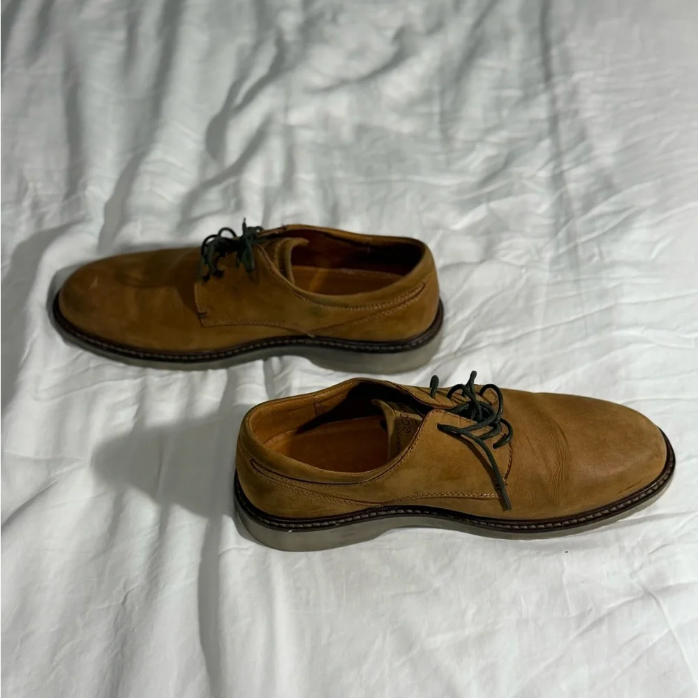 Ecco - Men’s - Tan Oxfords - Size 9
